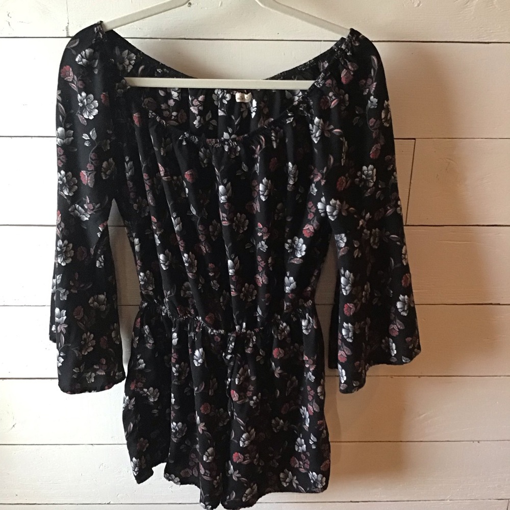 Hollister off the shoulder floral romper M